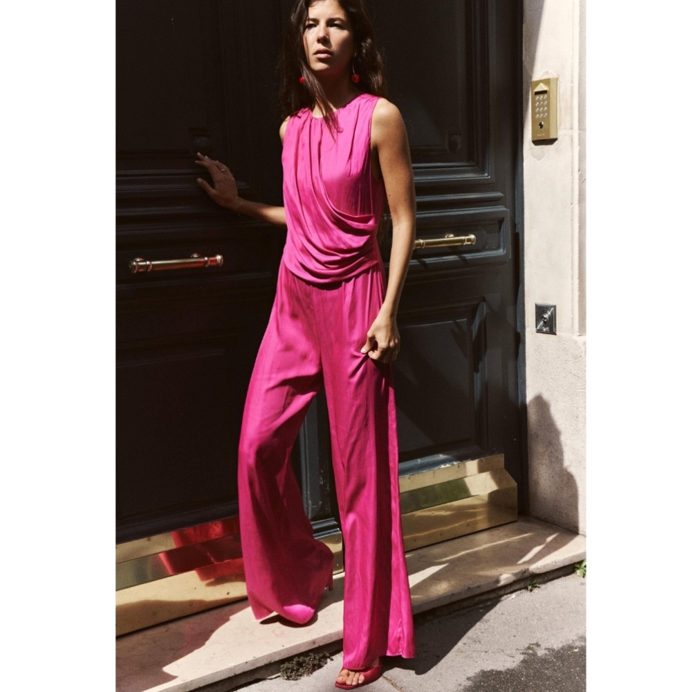 ❌️SOLD❌️GATHERED WAIST SATIN EFFECT JUMPSUIT SIZE L - Picture 2 of 8